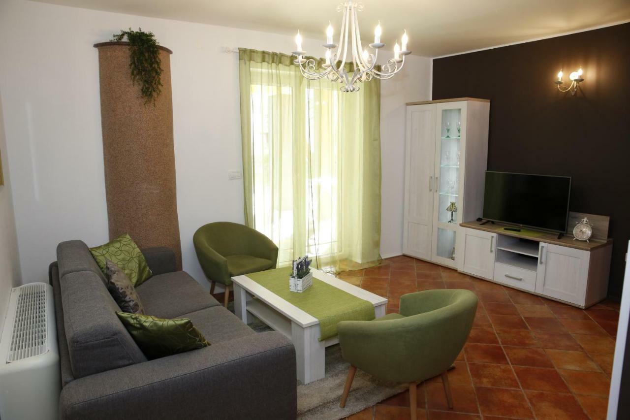 Hotel Vila Nara Vodice Esterno foto