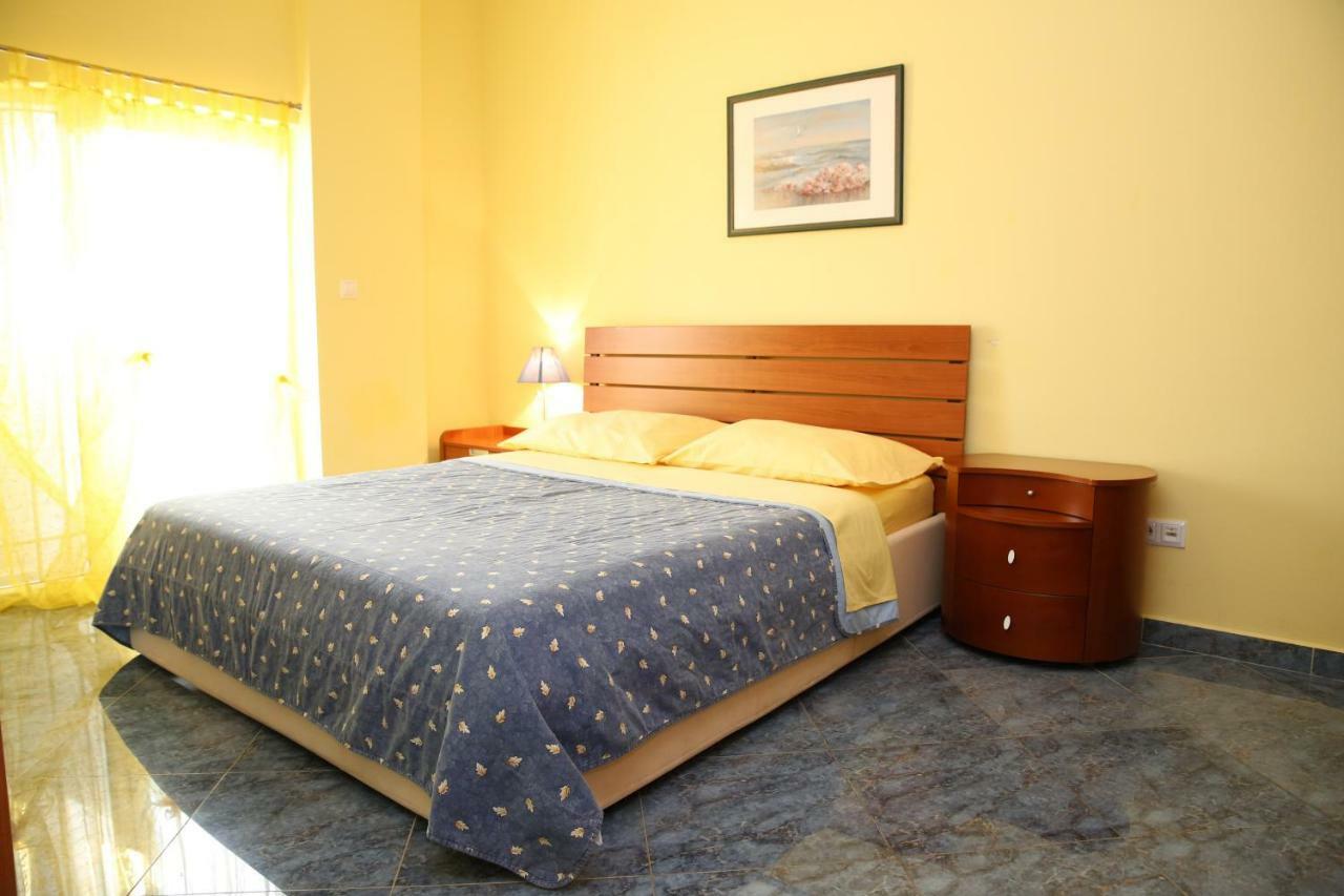 Hotel Vila Nara Vodice Esterno foto