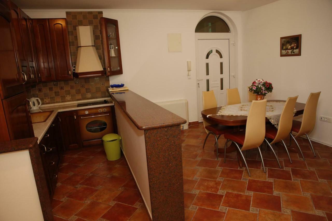 Hotel Vila Nara Vodice Esterno foto
